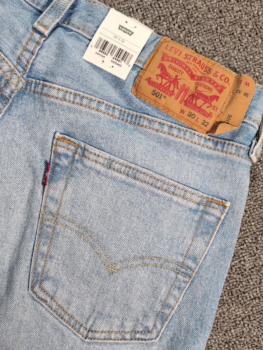 NWT Levi's 501 Original Fit Jeans, 32x32, Light Wash - Stretch Denim - Picture 5 of 10
